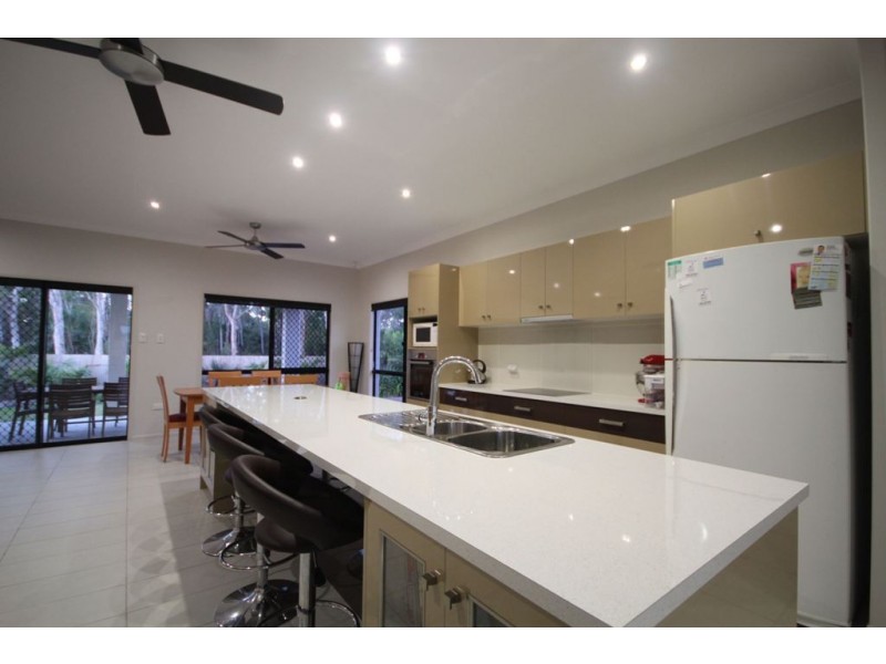 6 Currawinya Court, Bushland Beach QLD 4818