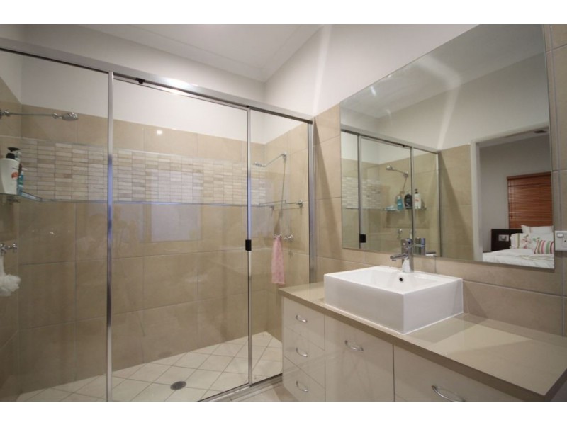 6 Currawinya Court, Bushland Beach QLD 4818