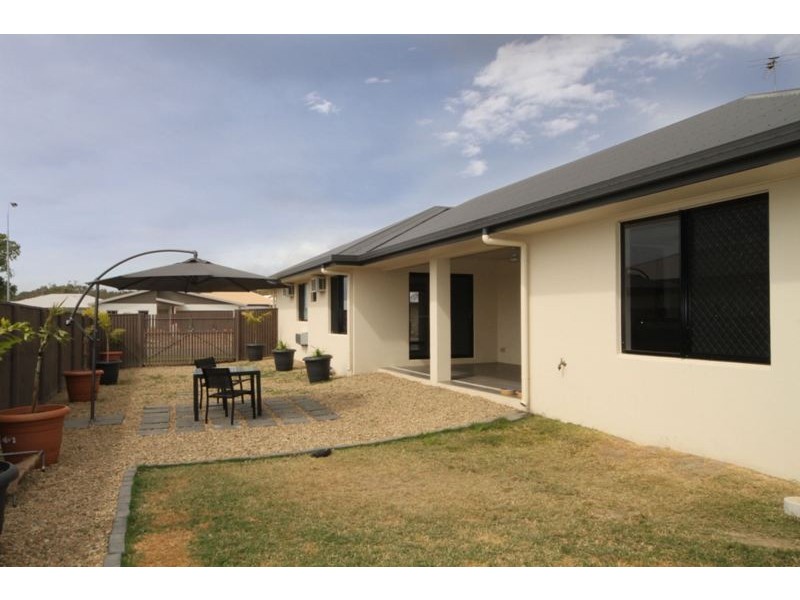 52 Hillock Crescent, Bushland Beach QLD 4818
