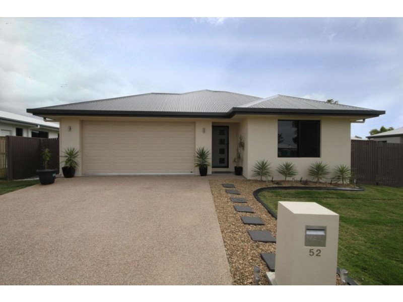 52 Hillock Crescent, Bushland Beach QLD 4818