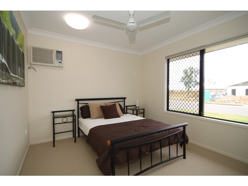 52 Hillock Crescent, Bushland Beach QLD 4818