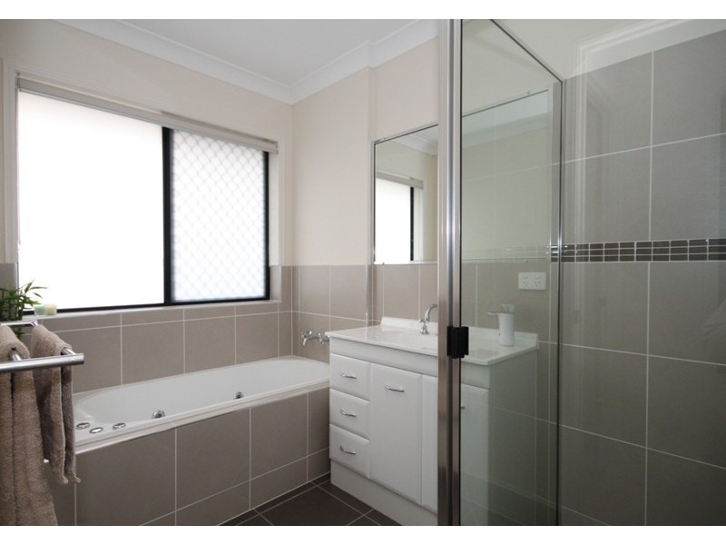 52 Hillock Crescent, Bushland Beach QLD 4818