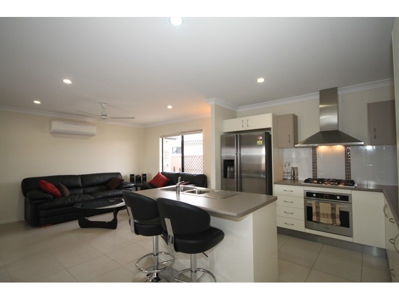 52 Hillock Crescent, Bushland Beach QLD 4818