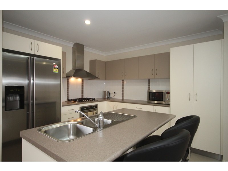 52 Hillock Crescent, Bushland Beach QLD 4818