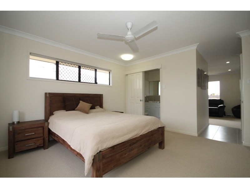 52 Hillock Crescent, Bushland Beach QLD 4818