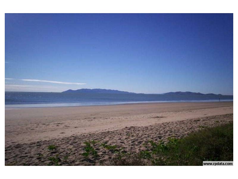 Bushland Beach QLD 4818