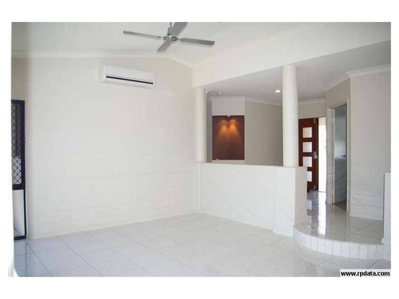 Bushland Beach QLD 4818