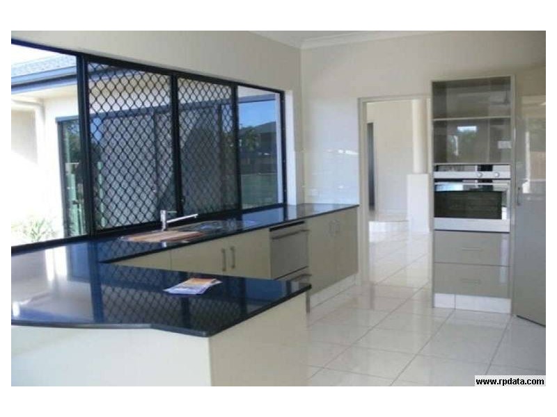 Bushland Beach QLD 4818