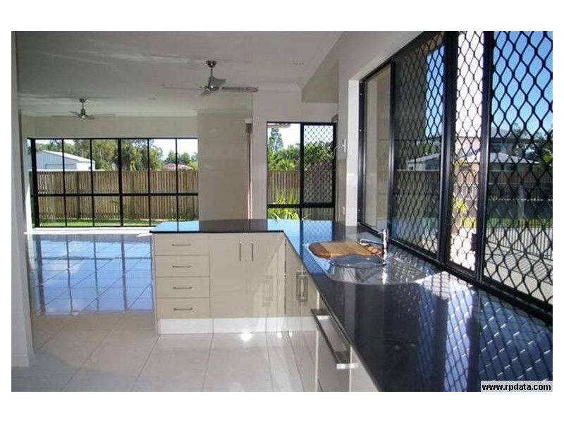 Bushland Beach QLD 4818