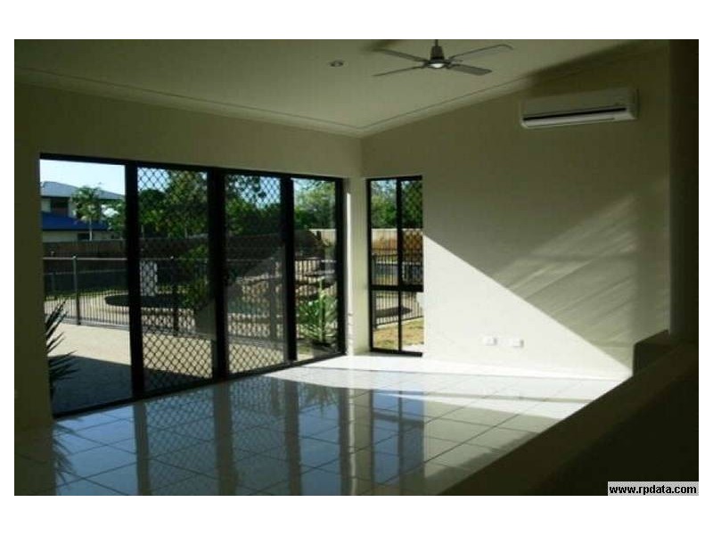 Bushland Beach QLD 4818