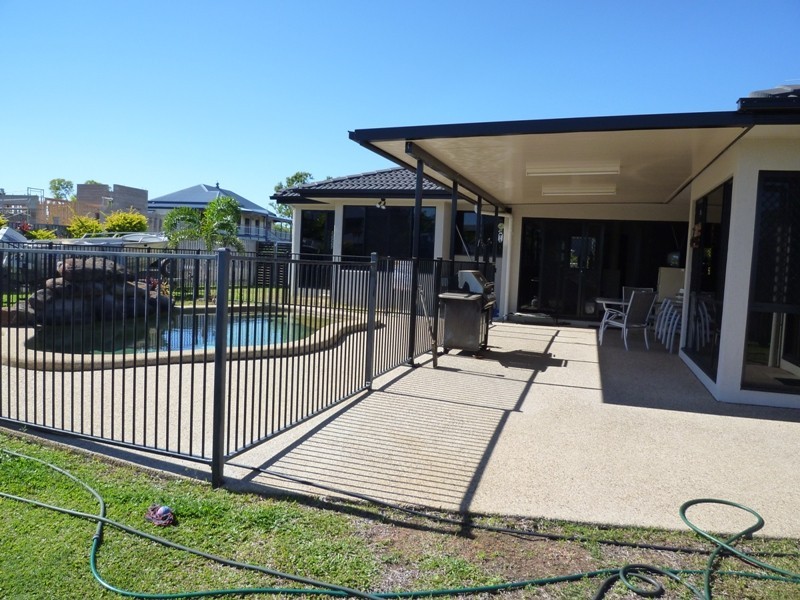 Bushland Beach QLD 4818