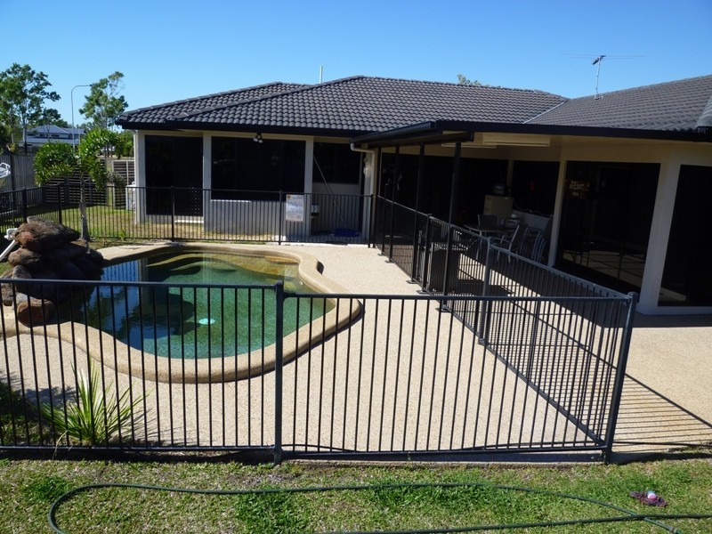 Bushland Beach QLD 4818