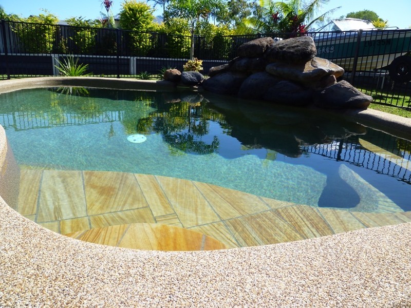 Bushland Beach QLD 4818