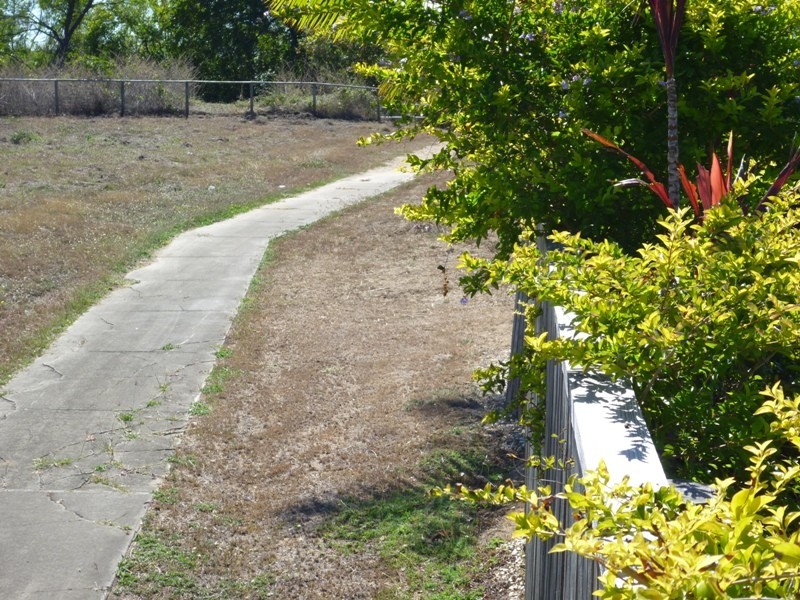 Bushland Beach QLD 4818