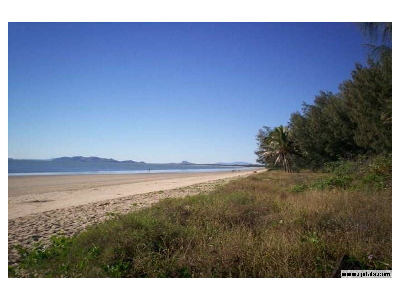 Bushland Beach QLD 4818