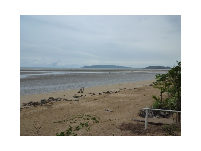 49 Batley Pde, Bushland Beach, Townsville QLD 4810
