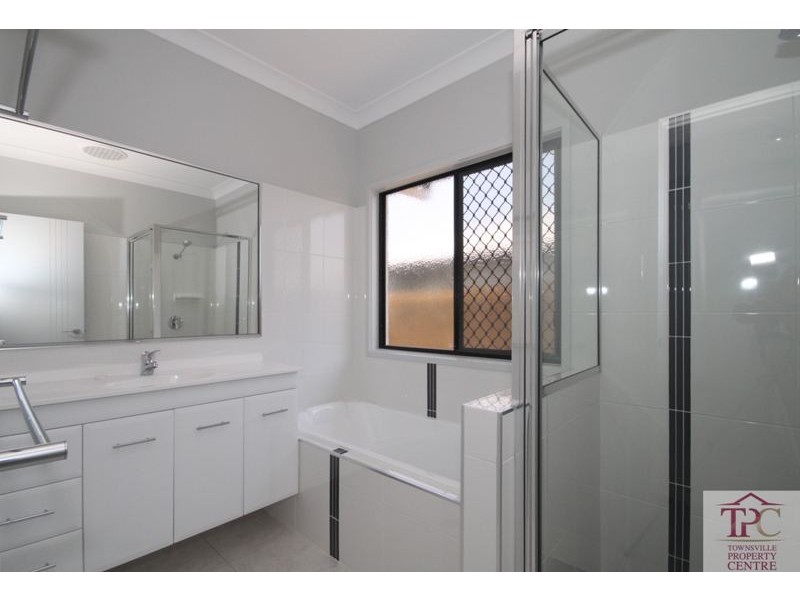 5 Oculina Street, Burdell QLD 4818