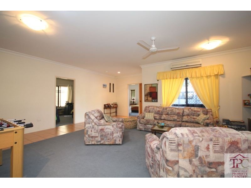 Bushland Beach QLD 4818