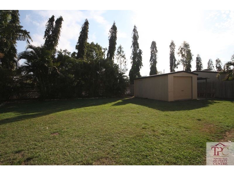 Bushland Beach QLD 4818