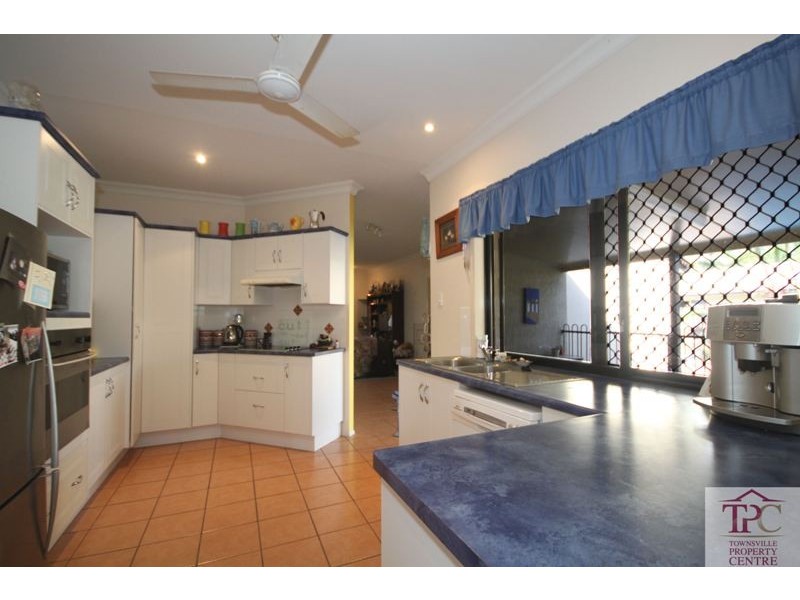 Bushland Beach QLD 4818