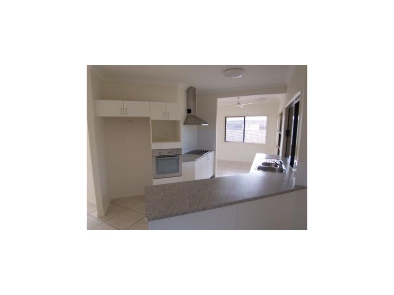 Bushland Beach QLD 4818