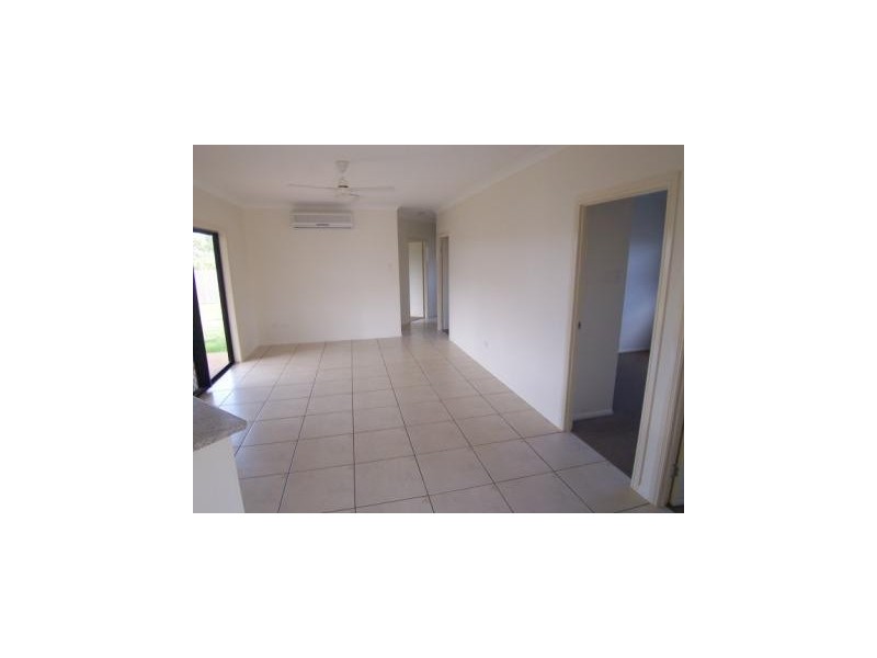 Bushland Beach QLD 4818