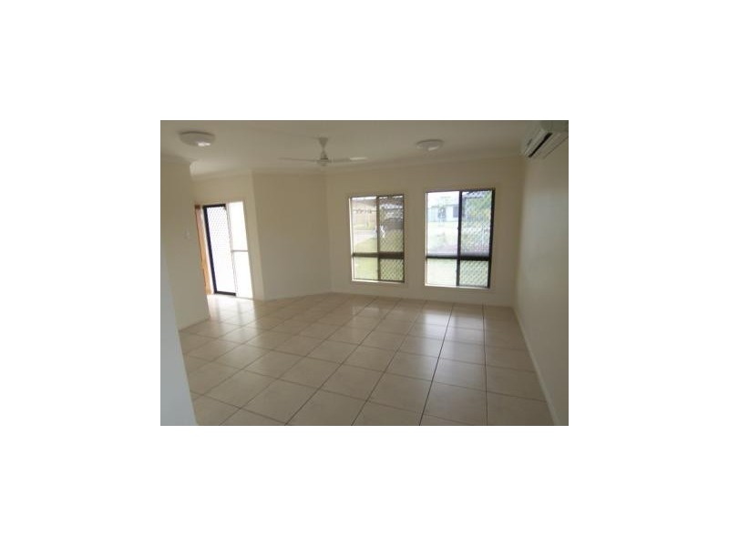 Bushland Beach QLD 4818