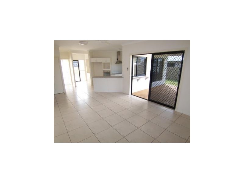 Bushland Beach QLD 4818