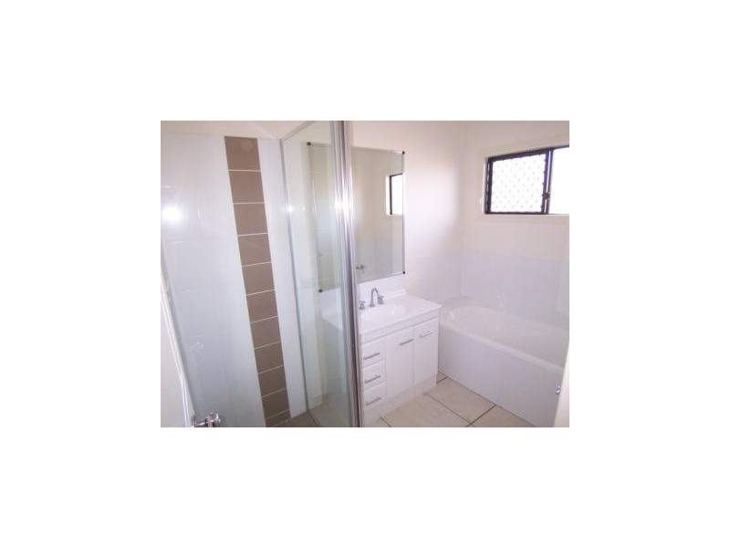 Bushland Beach QLD 4818