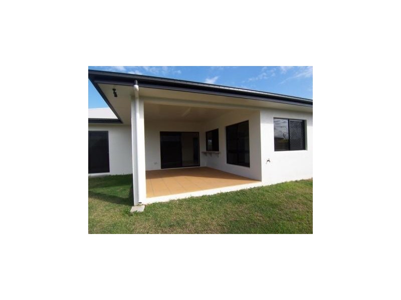 Bushland Beach QLD 4818