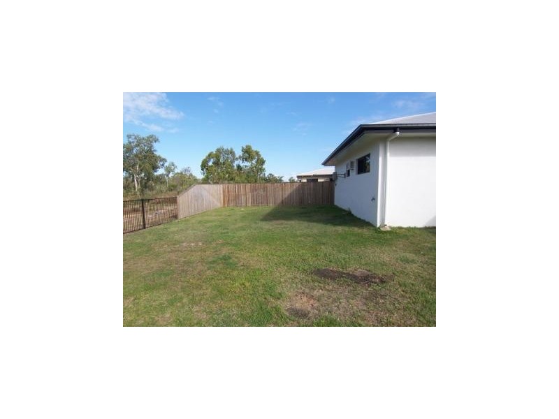 Bushland Beach QLD 4818