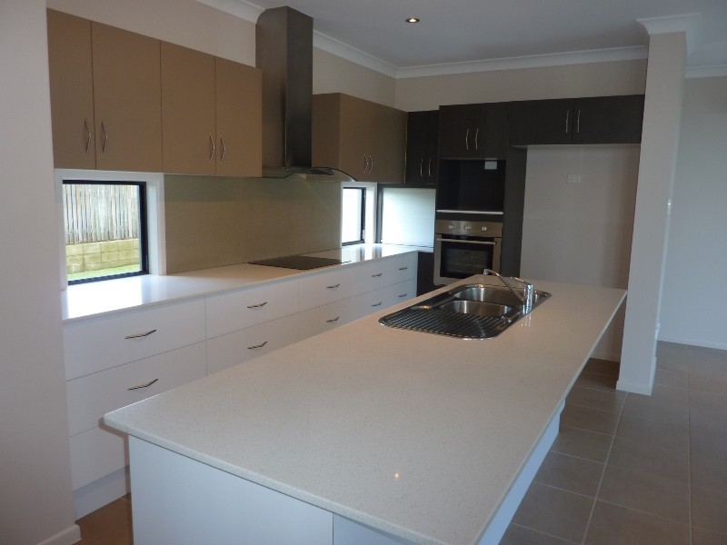 Bushland Beach QLD 4818