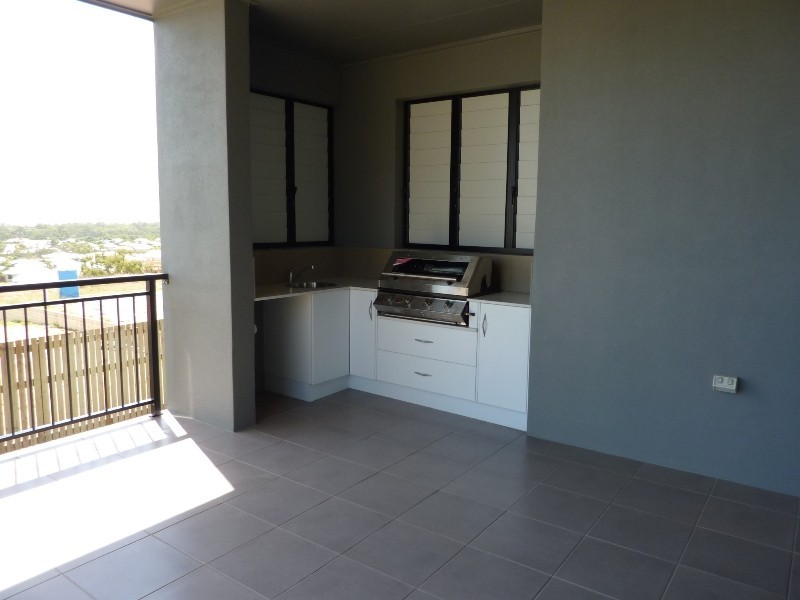 Bushland Beach QLD 4818