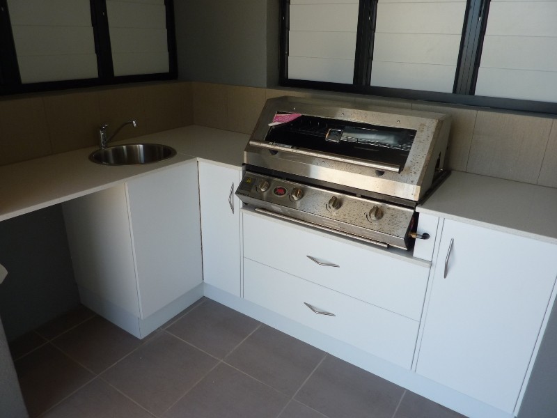 Bushland Beach QLD 4818