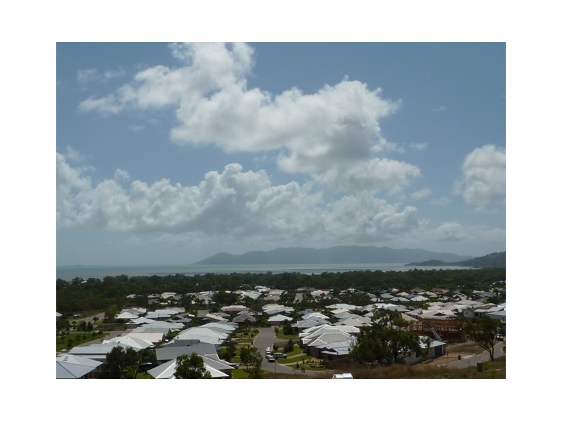 Bushland Beach QLD 4818