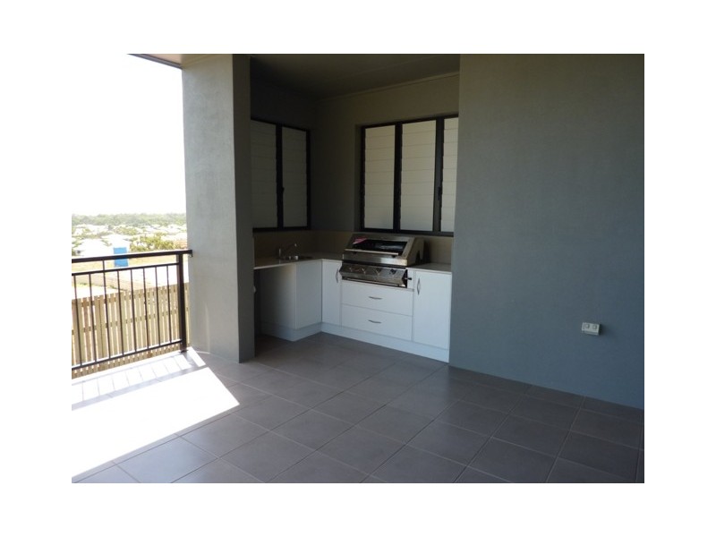 Bushland Beach QLD 4818