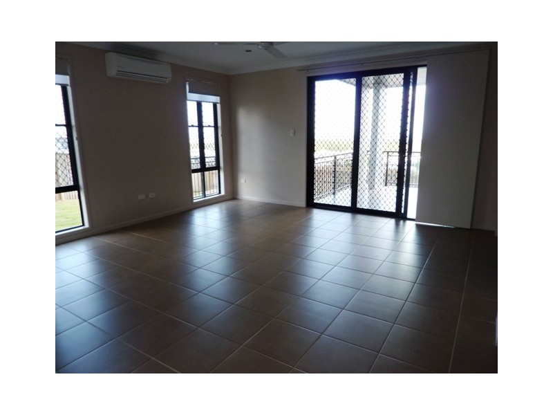 Bushland Beach QLD 4818