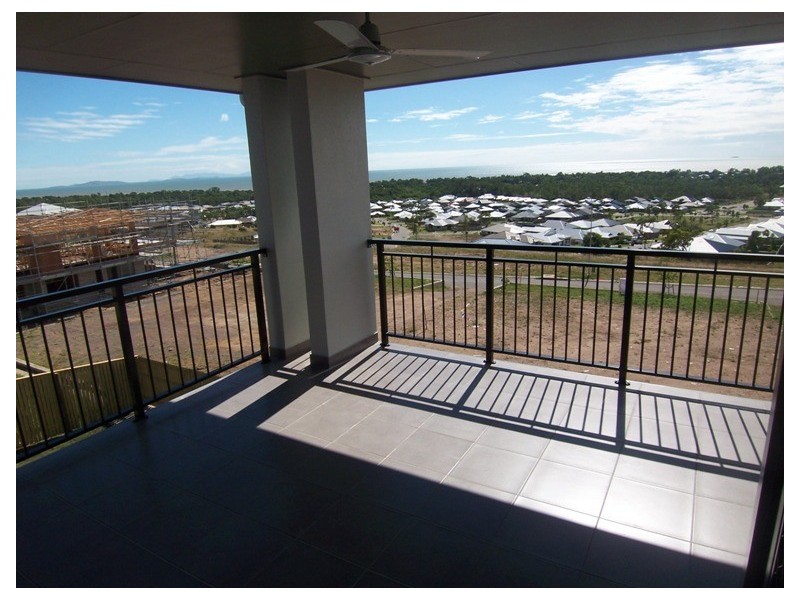 Bushland Beach QLD 4818