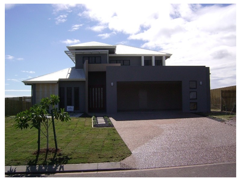 Bushland Beach QLD 4818