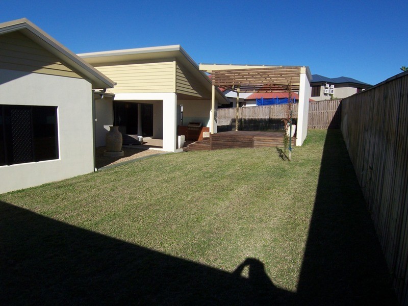 Bushland Beach QLD 4818