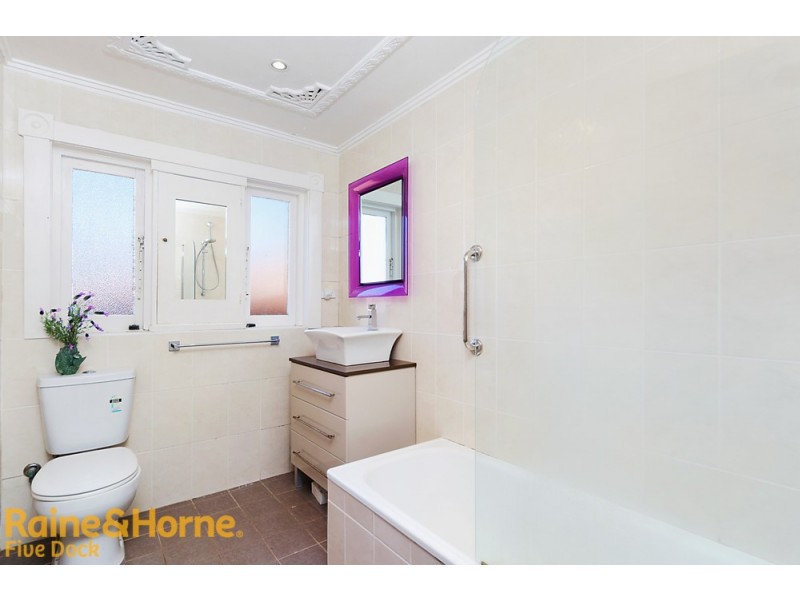 2 Duchess Avenue, Rodd Point NSW 2046