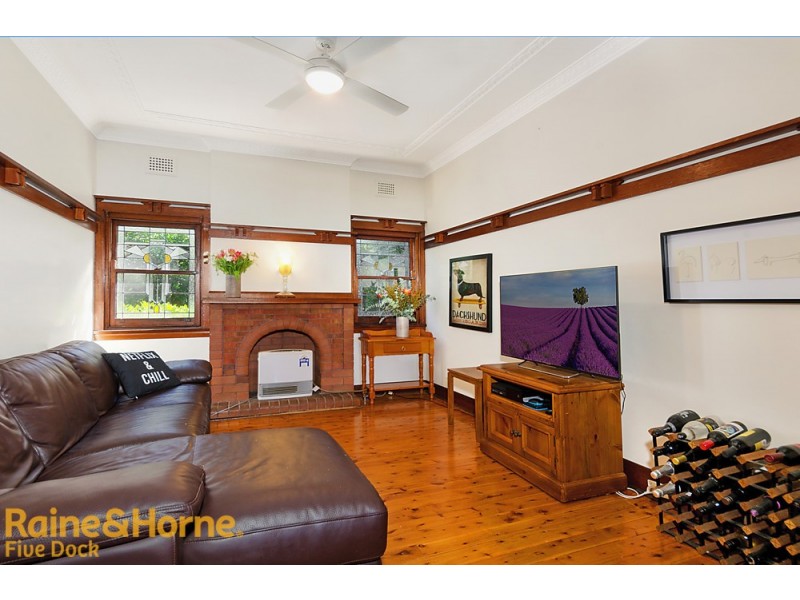 2 Duchess Avenue, Rodd Point NSW 2046