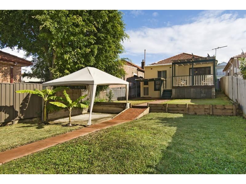 16 REGATTA RD, Canada Bay NSW 2046