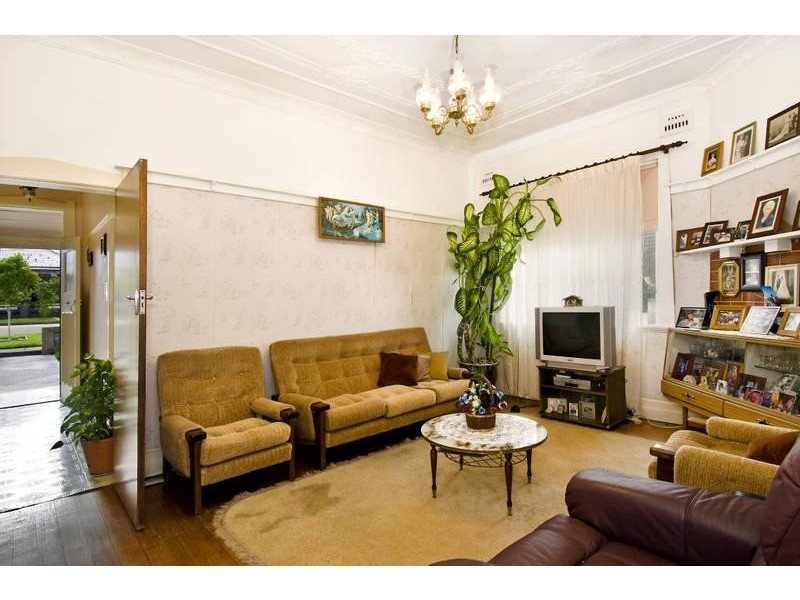 10 Lucas Ave, Russell Lea NSW 2046