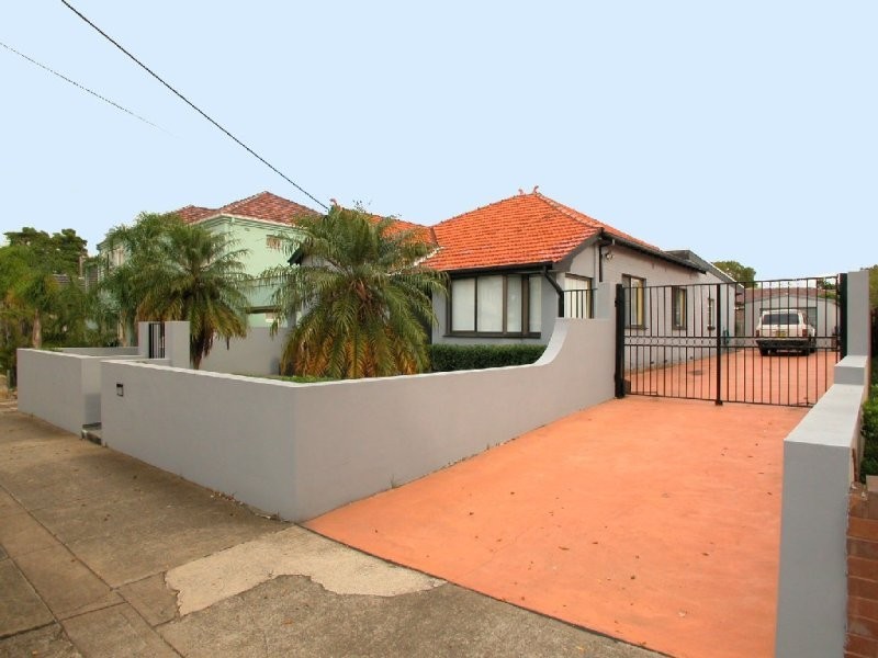 406 LYONS RD, Russell Lea NSW 2046
