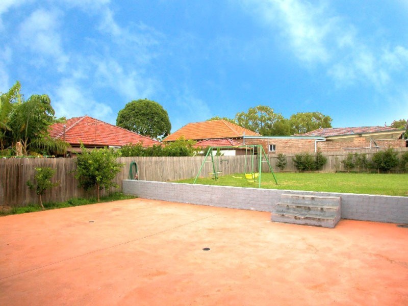 406 LYONS RD, Russell Lea NSW 2046