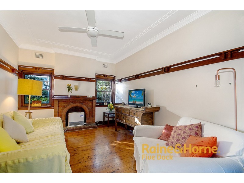 2 DUCHESS AVENUE, Rodd Point NSW 2046