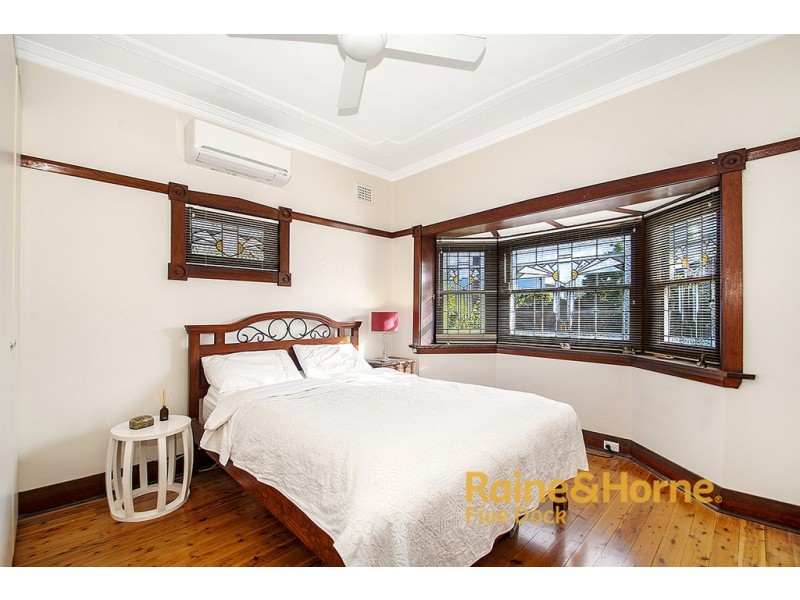 2 DUCHESS AVENUE, Rodd Point NSW 2046