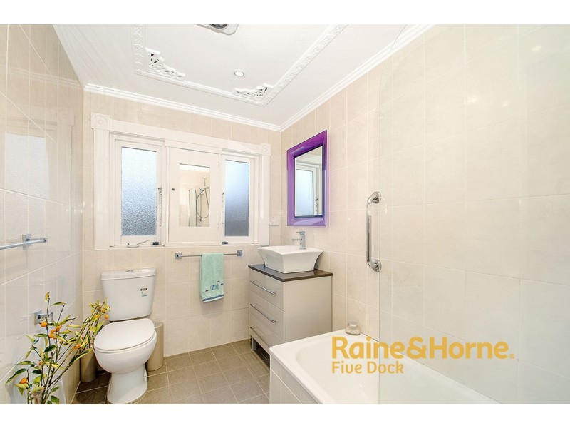 2 DUCHESS AVENUE, Rodd Point NSW 2046