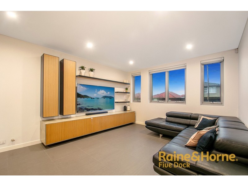 31 ARTHUR STREET, Rodd Point NSW 2046
